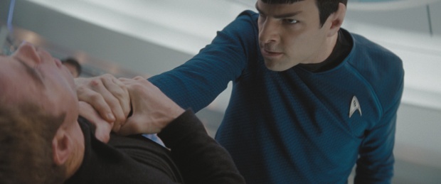 Kirk (Chris Pine) är inte superpopulär hos Spock (Zachary Quinto)